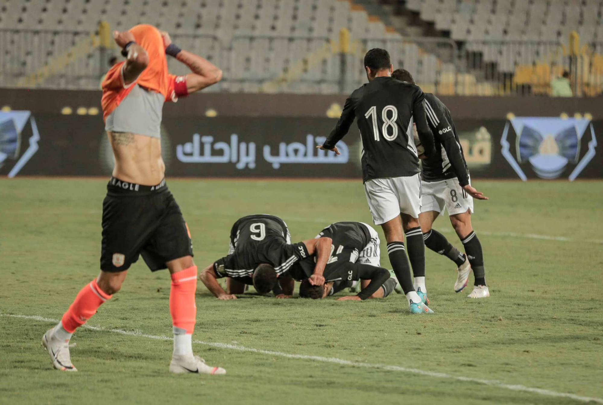 احتفالات الأهلي بالفوز على فاركو