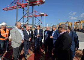رئيس الوزراء يتابع إجراءات الإفراج عن السلع والبضائع بميناء الإسكندرية