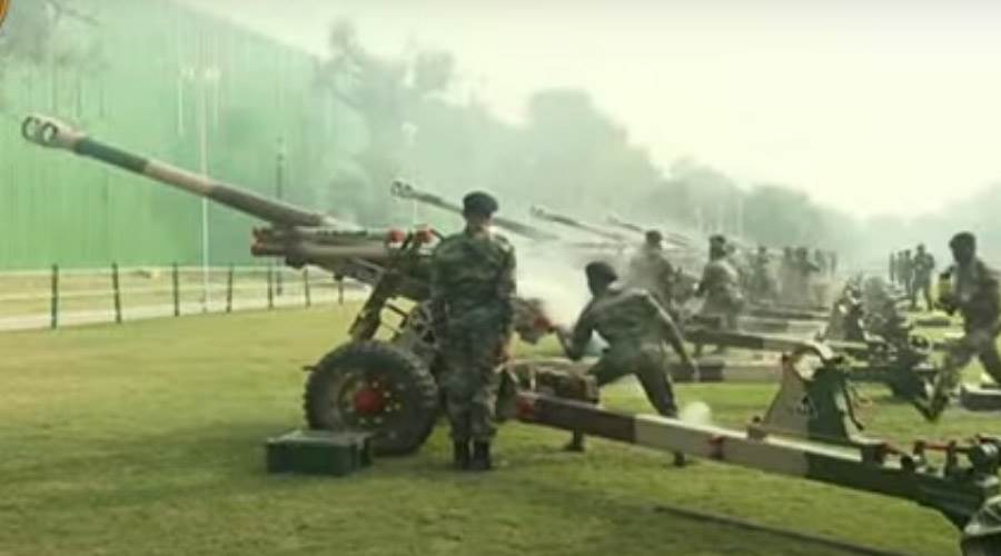 المدفعية الهندية تطلق ٢١ طلقة تحية للرئيس السيسي ونظيرته الهندية