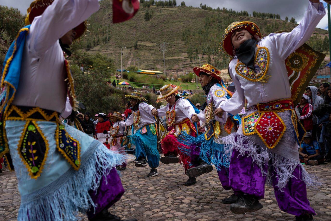 الراقصون في كانينكونكا، بيرو، يؤدون رقصة Meztiza Coyacha التقليدية خلال احتفالات العذراء النقية في كانينكونكا يوم السبت 4 فبراير. 