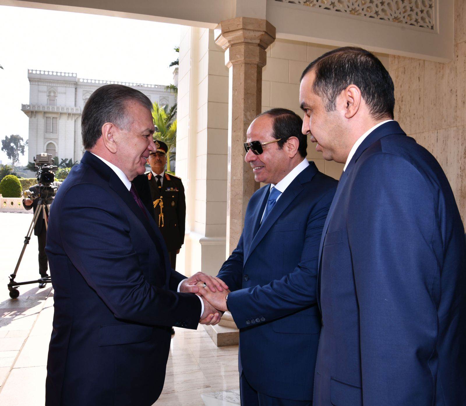  الرئيس عبدالفتاح السيسي يرحب بالرئيس الأوزباكستاني شوكت ميرضيائيف