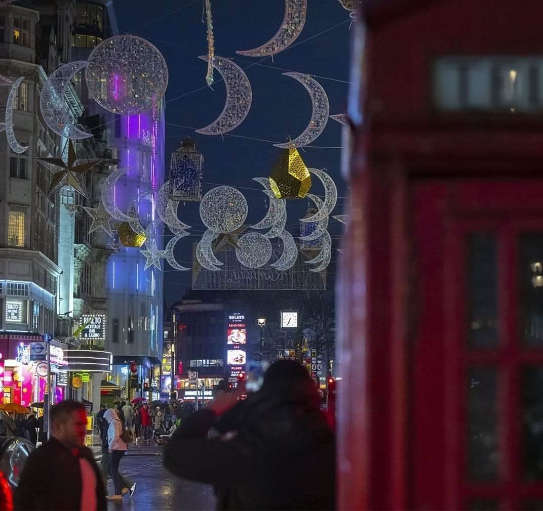 زينة رمضان في أشهر ميادين لندن "ميدان بيكاديلي"