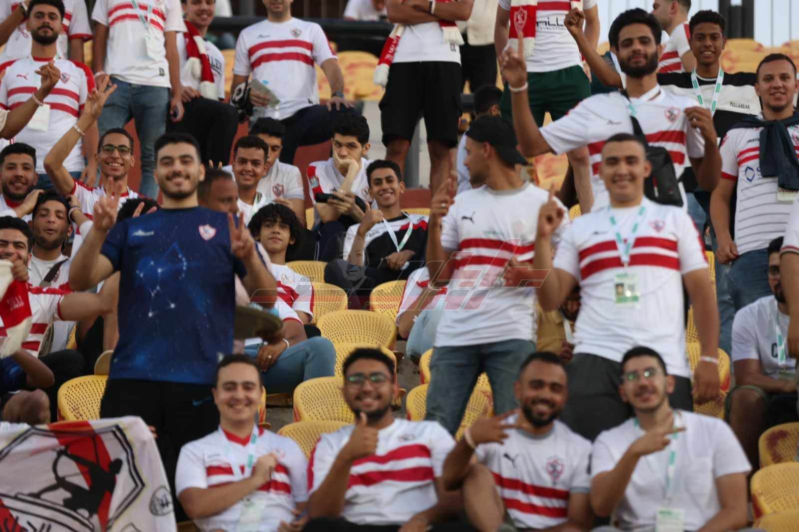 جماهير الزمالك تشعل مدرجات ستاد السلام قبل لقاء فيوتشر8