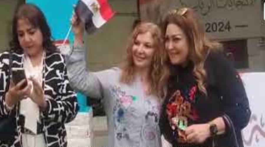 الفنانة نهال عنبر