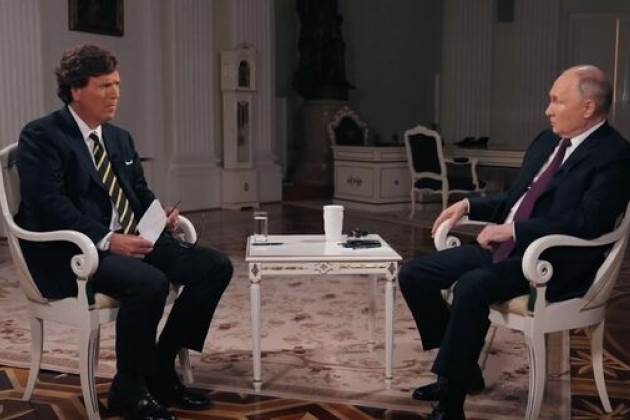 المذيع الأمريكي تاكر كارلسون يحاور الرئيس الروسي فلاديمير بوتين