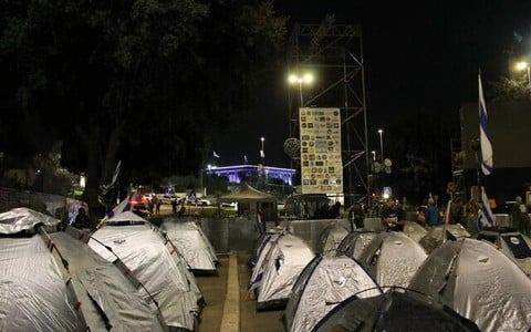 نصب 100 خيمة أمام الكنيست الإسرائيلي