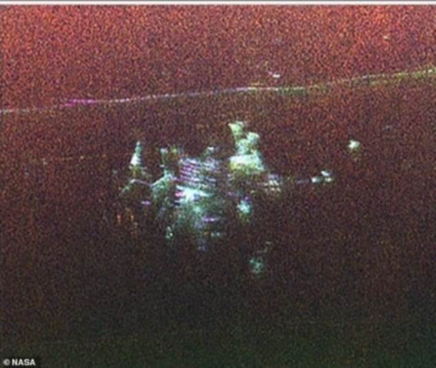 التقط عالم ناسا تشاد جرين صورة لقاعدة عسكرية أمريكية مهجورة كانت مختبئة تحت الغطاء الجليدي في جرينلاند منذ ما يقرب من 60 عامًا