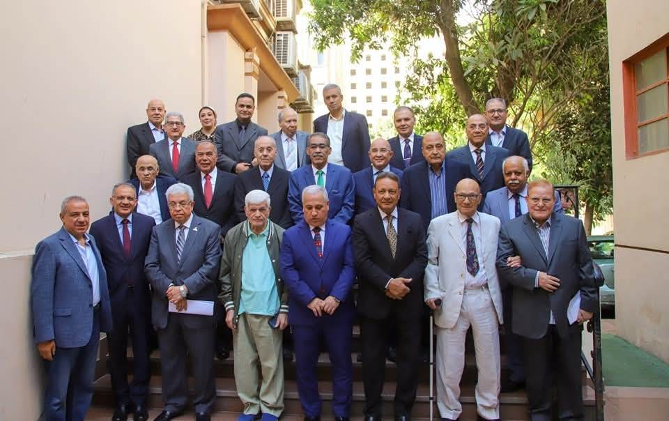 شيوخ المهنة وكبار الكتاب فى ضيافة الوطنية للصحافة