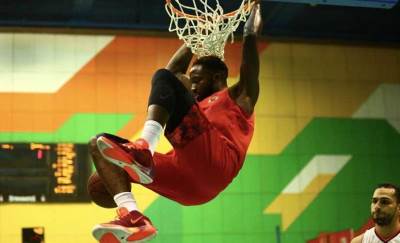 لاعب سلة الأهلي أليكس يونج: فخور باللعب للنادي..ونسعى للفوز بكل البطولات