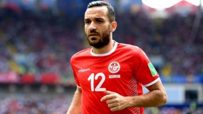 علي معلول يطير إلى تونس بعد موافقة الأهلي