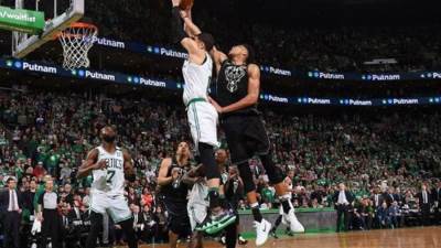 رابطة الدوري الأمريكي للسلة تعترف بصعوبة دفع رواتب اللاعبين