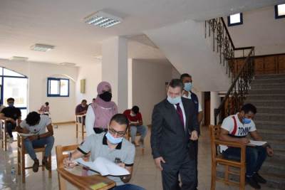 رئيس جامعة مطروح يؤكد انتظام سير الامتحانات 