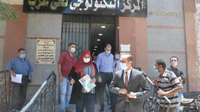 "القاضي" يتفقد المركز التكنولوجي لخدمة المواطنين بحي غرب