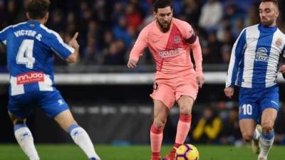 ميسي يقود هجوم برشلونة أمام إسبانيول