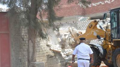 إزالة 20 تعدٍّ على الأراضي الزراعية وأملاك الدولة في ببني سويف