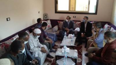 محافظ كفر الشيخ يقدم واجب العزاء في شهيد سيناء بقريته بسيدي سالم