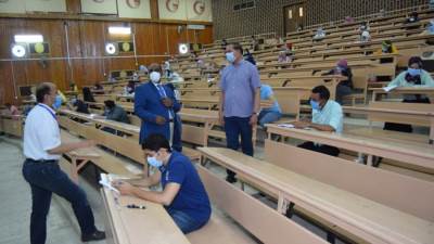 رئيس جامعة سوهاج يستكمل جولاته اليومية لمتابعة أعمال الامتحانات باربع كليات