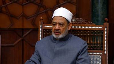 شيخ الأزهر يستنكر وصف الإسلام بالإرهاب"