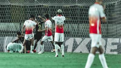 الأهلي يضع الوداد في "مأزق" ويتقدم بهدفين في الشوط الأول