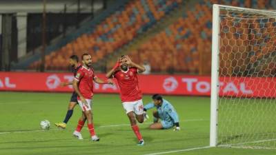 نسر الأهلي يمزق الوداد بثلاثية ويطير إلى نهائي إفريقيا