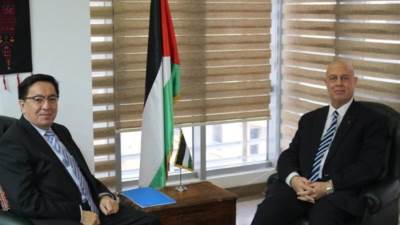 سفير فلسطين يستقبل نظيره الكازاخستاني