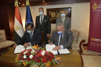  الفريق أسامة ربيع يشهد توقيع عقد اتفاق مع بنك مصر  