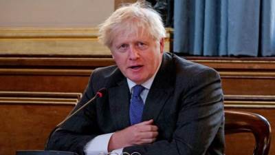 جونسون يلغي الاحتفال بأعياد الميلاد بسبب الوباء