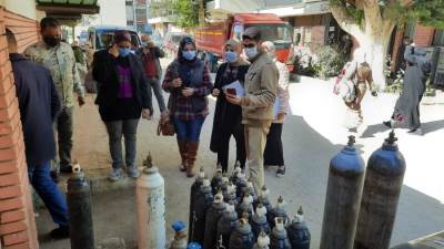  أسيوط: حملات مكثفة على المستشفيات للتفتيش على شبكات وأسطوانات الأكسجين 