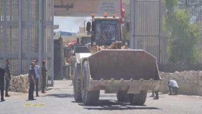 بتوجيهات من الرئيس السيسي.. معدات هندسية وأطقم مصرية تعبر منفذ رفح لإزالة الأنقاض وركام المنازل المهدمة