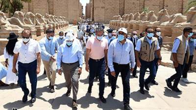 موجز الرابعة| مدبولي يبدأ زيارة للأقصر لمتابعة استعدادات "طريق الكباش"...والأرصاد تكشف طقس الغد