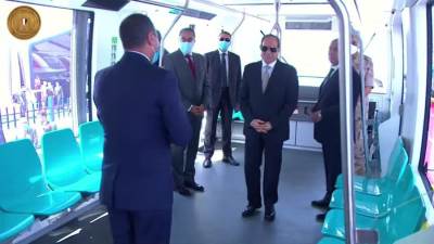 عاجل| الرئيس السيسي يتفقد العربات الجديدة للقطار الكهربائي والمترو