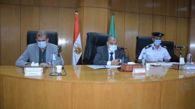 محافظ المنيا يبحث الاستعدادات لتنفيذ "الموجة 18" لإزالة التعديات على أملاك الدولة