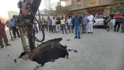 هبوط أرضى بشارع 15 مايو بشبرا الخيمة "صور"