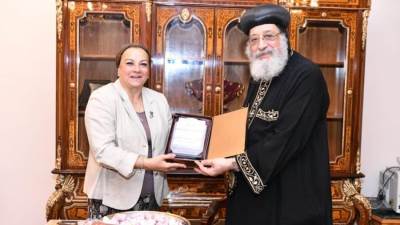البابا تواضروس يكرم مقرر فرع المجلس القومي للمرأة بالاسكندريه