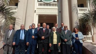 رئيس جامعة بنها يستقبل أعضاء لجنة الترقيات بالأعلى للجامعات