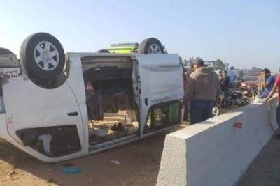 إصابة 10 أشخاص إثر انقلاب ميكروباص بكفر شكر