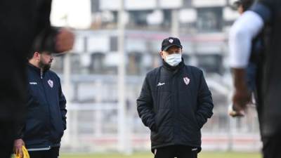 فيريرا يعقد جلسة مع لاعبي الزمالك قبل مواجهة المصري