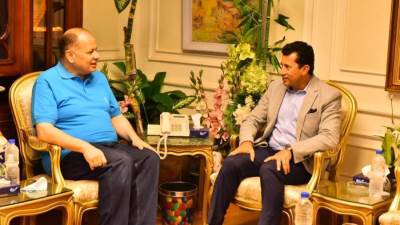 محافظ أسيوط يستقبل وزير الشباب والرياضة خلال زيارته للمحافظة لتفقد بعض المشروعات الشبابية