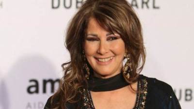 نهال عنبر تكشف حقيقة وفاة الفنانة المعتزلة آثار الحكيم 