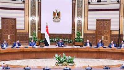 الرئيس السيسي يؤكد تطلع مصر لتطوير التعاون الاقتصادي والتجاري مع رجال الأعمال والشركات الكويتية