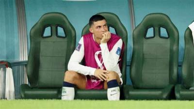 رونالدو ينخرط في البكاء عقب خسارة البرتغال من المغرب (فيديو)