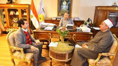 محافظ أسيوط يناقش مع أمين بيت العائلة المصرية استئناف جلسات وفعاليات "الحوار الوطني من أجل مصر"