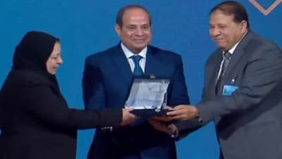 الرئيس السيسي يكرم عددًا من النماذج المشرفة من أبناء محافظة المنيا