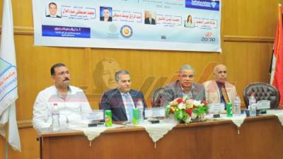 رئيس جامعة كفر الشيخ يشهد التصفيات قبل النهائية لمبادرة "شباب من أجل التنمية"