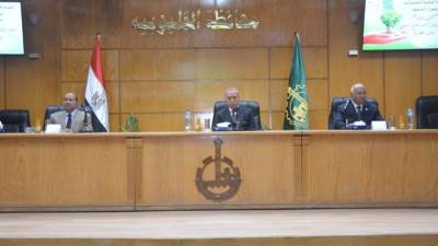 محافظ القليوبية يبحث تنفيذ المرحلة الثانية من مبادرة المشروعات الخضراء والذكية