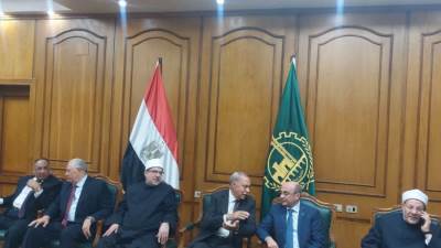 وزير الأوقاف والمفتي ورئيس قضايا الدولة ومحافظ القليوبية يؤدون صلاة الجمعة بمسجد ناصر