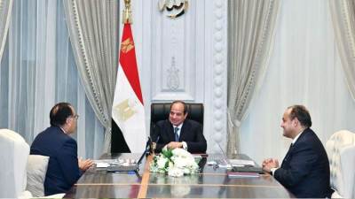 عاجل| الرئيس عبد الفتاح السيسي يجتمع برئيس مجلس الوزراء ووزير التجارة والصناعة