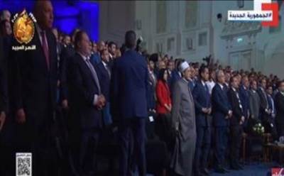 عاجل| بالجلسة الختامية لحكاية وطن.. الرئيس السيسي يقف دقيقة حدادًا على أرواح شهداء مصر