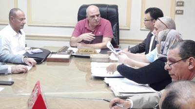 "بدر" يتابع آخر مستجدات تقنين واضعي اليد على أملاك الدولة بالبحيرة