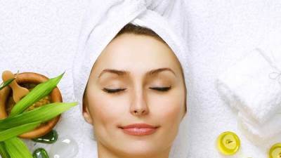 عاجل| عالم حواء.. 7 نصائح ذهبية لـ"بشرة" نضرة وشفاه دون "تشققات"